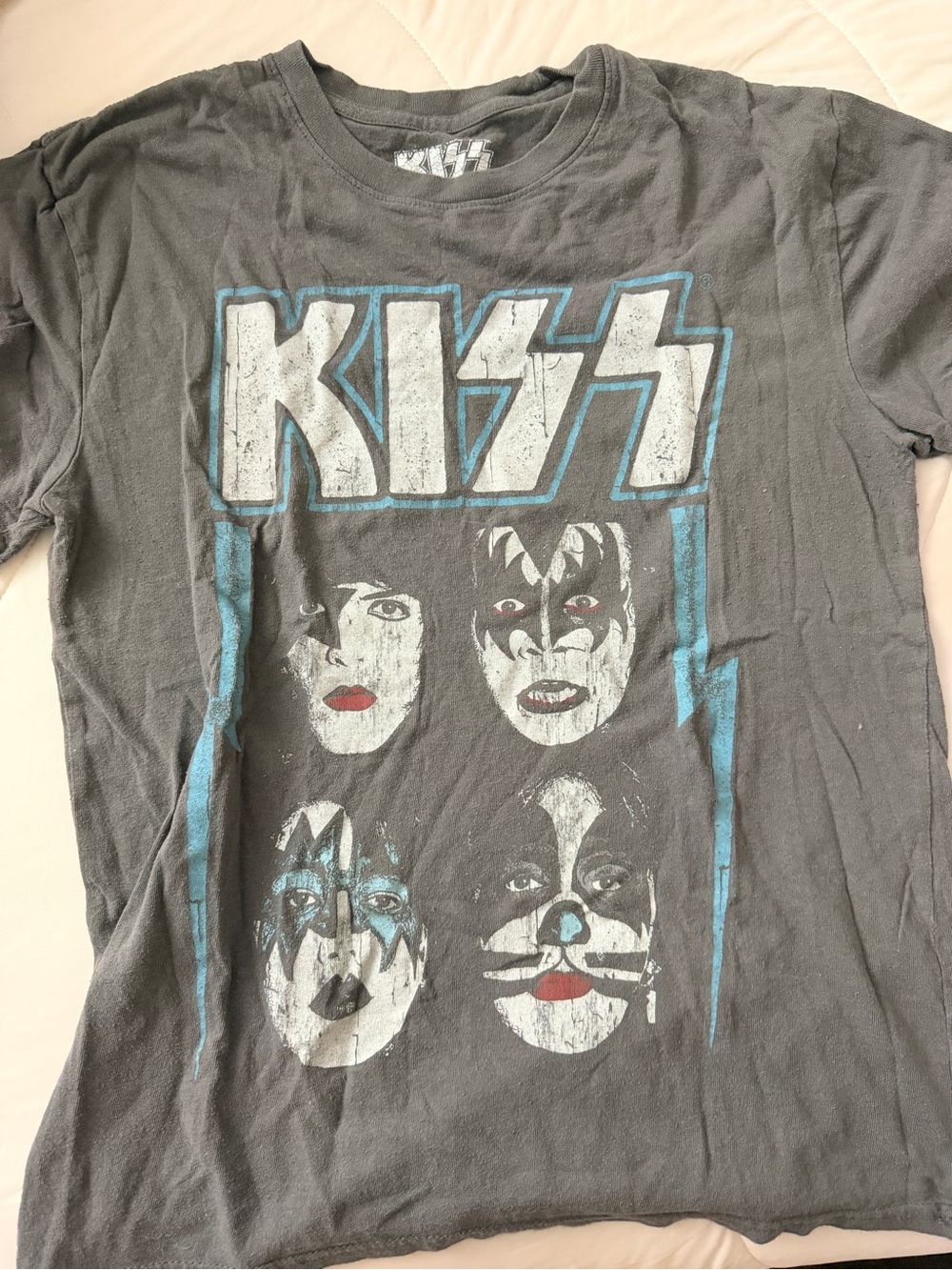Kiss Tee - Picture 3 of 4